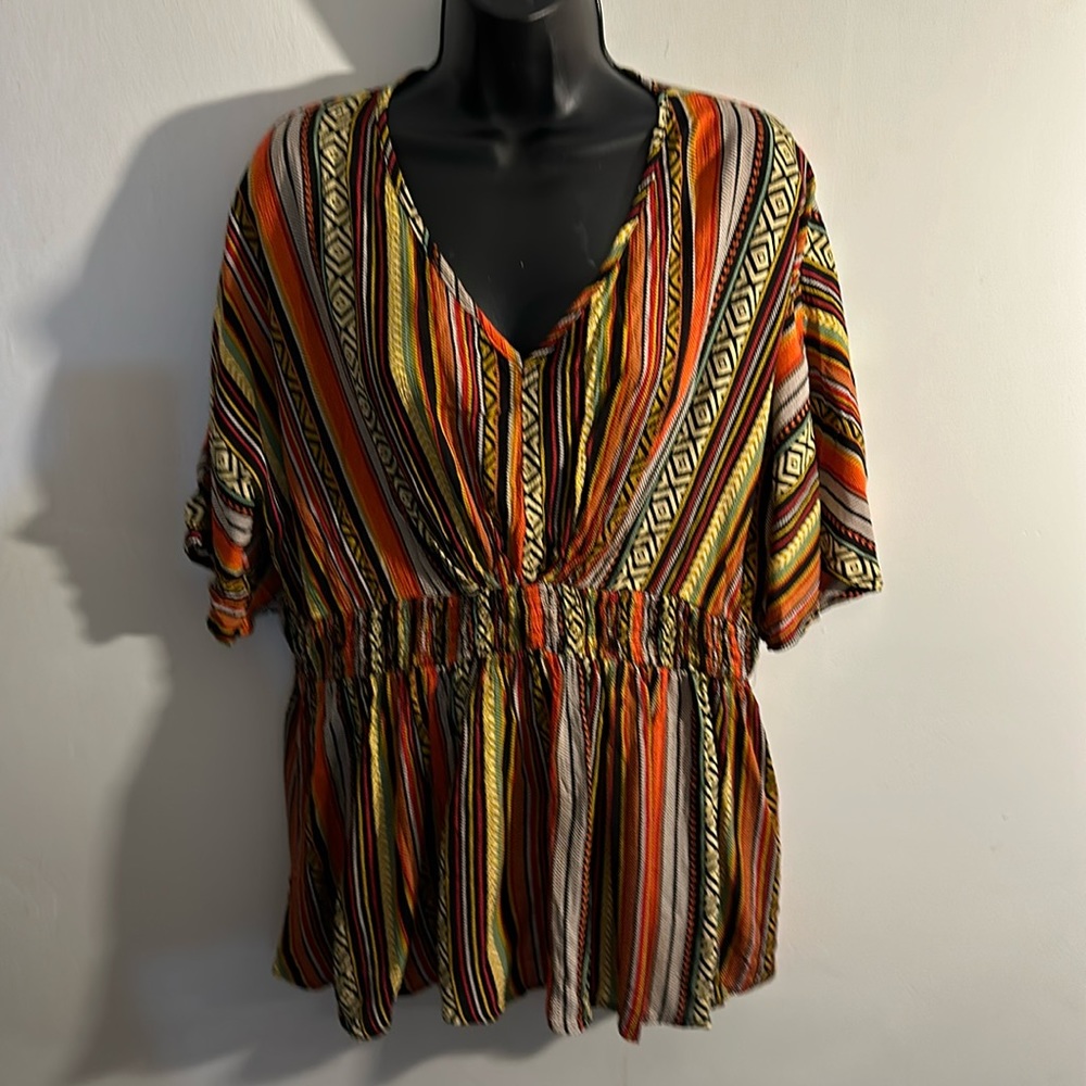 BloomChic XL 14-16 short sleeve vneck multicolored geometric print top w elastic